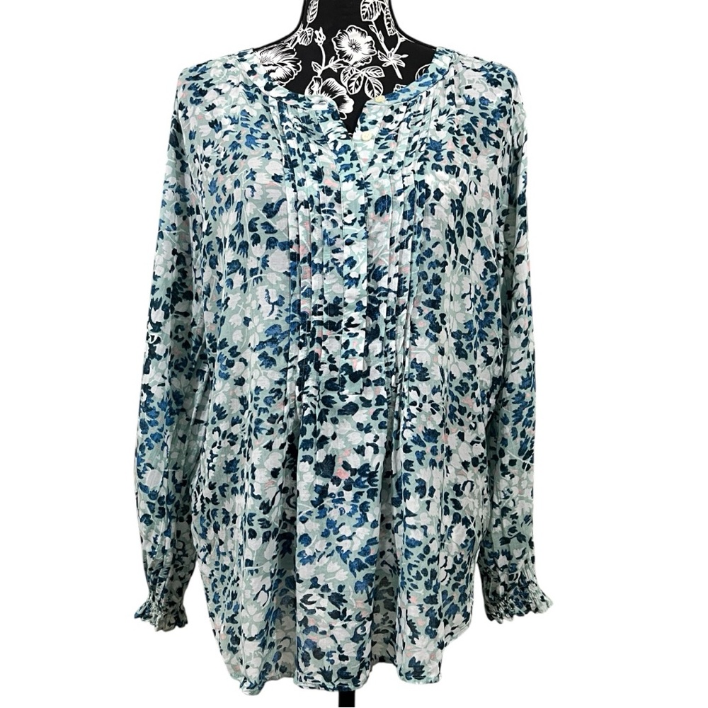 LOFT Blue and White‎ Floral Blouse